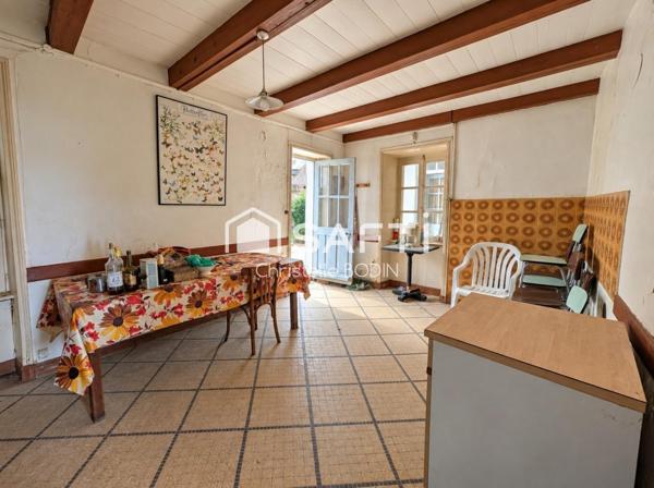 Maison ancienne avec beau potentiel, avec garage et extérieur – Sainte-Soulle centre