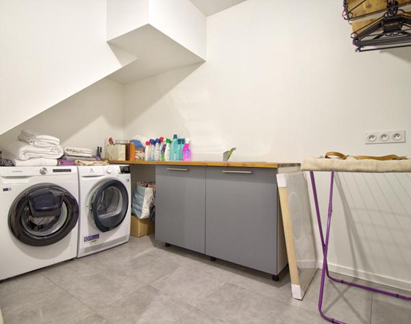 AGEN CENTRE VILLE - Maison de ville rénovée de 168m² avec 4 chambres, grand garage et extérieur dans un quartier calme.