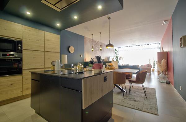 AGEN CENTRE VILLE - Maison de ville rénovée de 168m² avec 4 chambres, grand garage et extérieur dans un quartier calme.