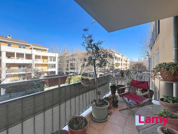 T2 avec terrasse et pkg