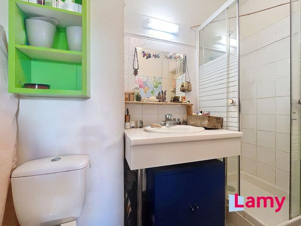 T2 avec terrasse et pkg