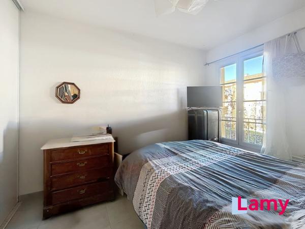 T2 avec terrasse et pkg