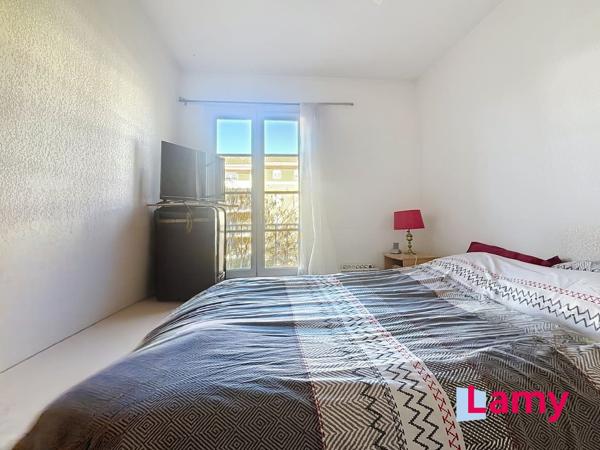 T2 avec terrasse et pkg