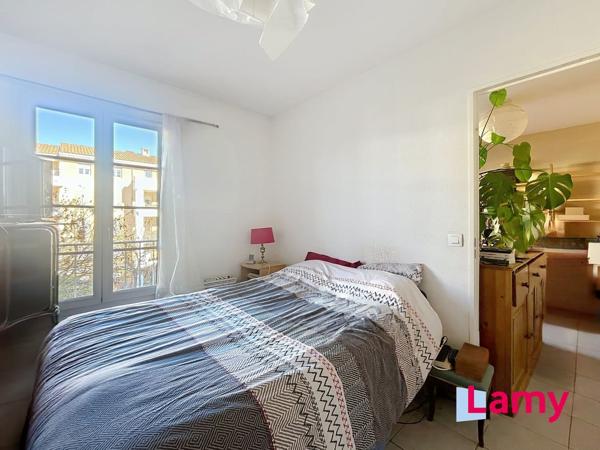 T2 avec terrasse et pkg