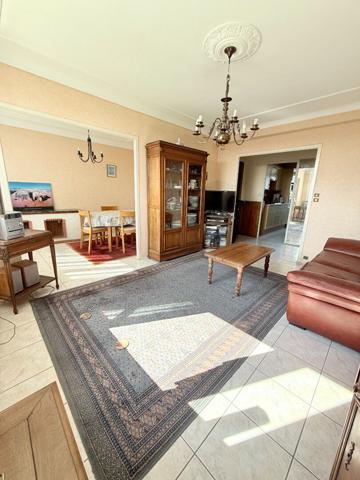 Appartement T3 de 67.25 m² situé à Villeurbanne au Gratte-ciel / séjour double, 2 loggias, dernier étage sans vis-à-vis et cave