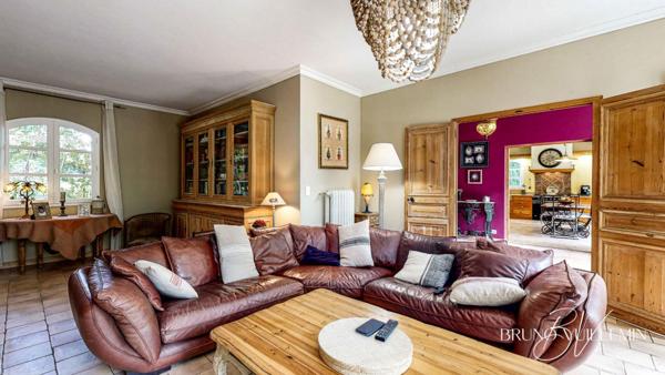 BASTIDE DE CHARME R+1  206m² sur TERRAIN  6.946m² avec PISCINE et GARAGE