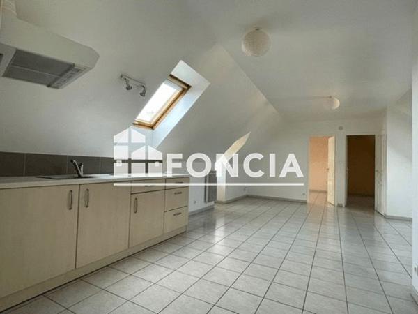 Location Appartement 3 pièces 42.33 m² - 2 PLACE DE LA PAIX Sebazac-concoures 12740