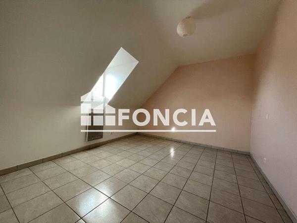 Location Appartement 3 pièces 42.33 m² - 2 PLACE DE LA PAIX Sebazac-concoures 12740