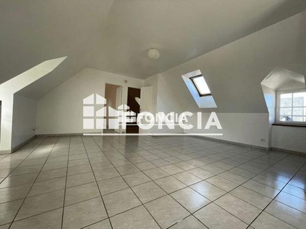 Location Appartement 3 pièces 42.33 m² - 2 PLACE DE LA PAIX Sebazac-concoures 12740