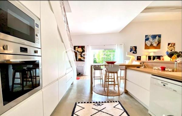 Maison 6 pièces- 175m2 avec jardin et stationnements privés