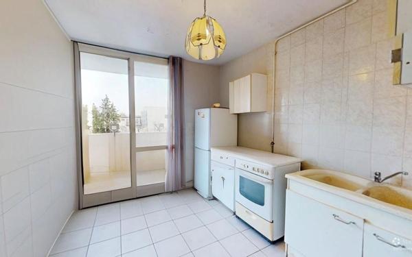 Appartement à vendre    4 pièces • 75,64 m2 Vaulx-en-Velin