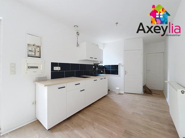 Le Coteau (42120) A LOUER - LE COTEAU - APPARTEMENT T2 RÉNOVÉ AVEC COUR