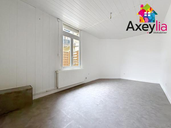 Le Coteau (42120) A LOUER - LE COTEAU - APPARTEMENT T2 RÉNOVÉ AVEC COUR