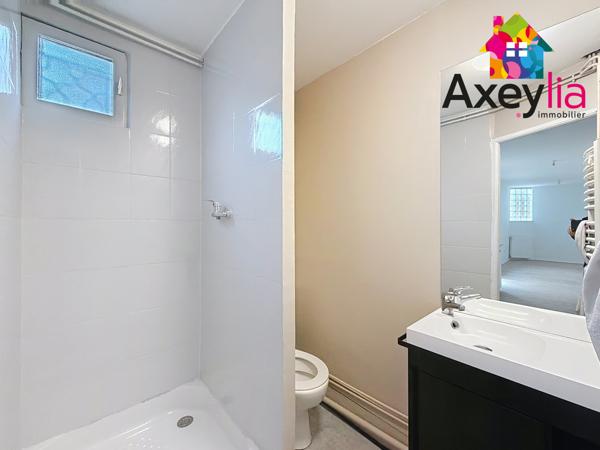 Le Coteau (42120) A LOUER - LE COTEAU - APPARTEMENT T2 RÉNOVÉ AVEC COUR