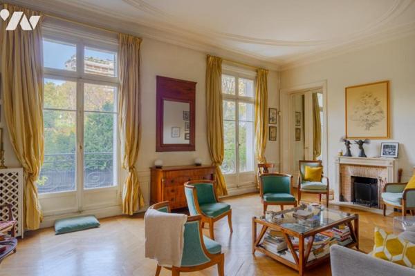 PARIS 16 / PASSY - APPARTEMENT HAUSSMANNIEN 5 PIÈCES AVEC BALCON AU CALME + CAVE