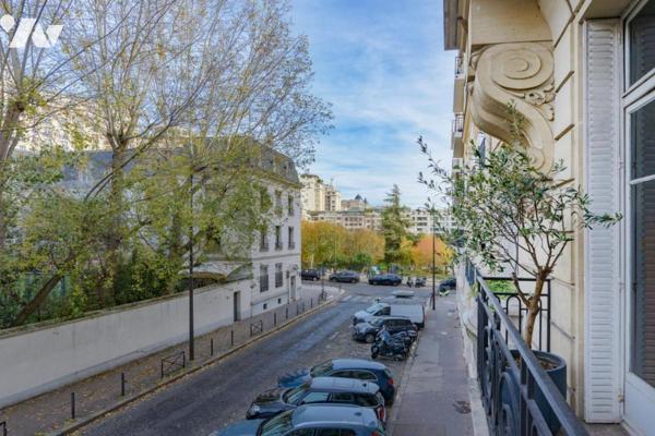 PARIS 16 / PASSY - APPARTEMENT HAUSSMANNIEN 5 PIÈCES AVEC BALCON AU CALME + CAVE