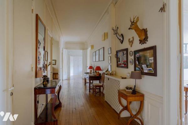 PARIS 16 / PASSY - APPARTEMENT HAUSSMANNIEN 5 PIÈCES AVEC BALCON AU CALME + CAVE