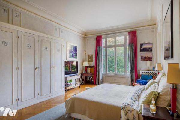 PARIS 16 / PASSY - APPARTEMENT HAUSSMANNIEN 5 PIÈCES AVEC BALCON AU CALME + CAVE