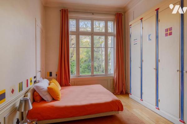 PARIS 16 / PASSY - APPARTEMENT HAUSSMANNIEN 5 PIÈCES AVEC BALCON AU CALME + CAVE