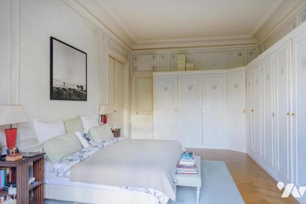 PARIS 16 / PASSY - APPARTEMENT HAUSSMANNIEN 5 PIÈCES AVEC BALCON AU CALME + CAVE