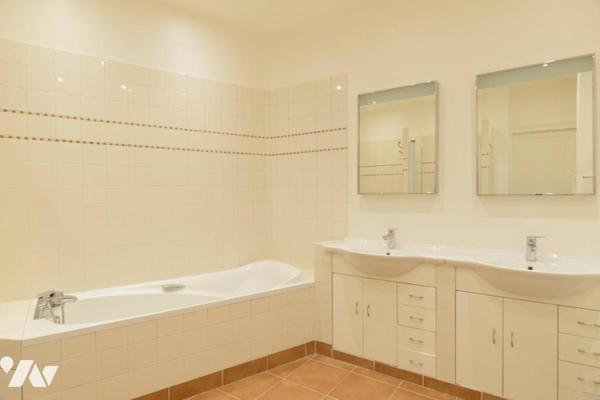 PARIS 16 / PASSY - APPARTEMENT HAUSSMANNIEN 5 PIÈCES AVEC BALCON AU CALME + CAVE