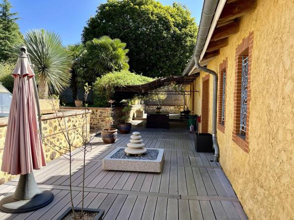 Maison 10 pièces 248 m² habitable.