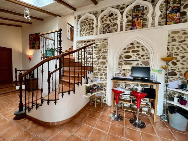 Maison 10 pièces 248 m² habitable.