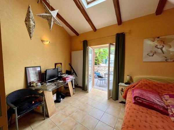 Maison 10 pièces 248 m² habitable.