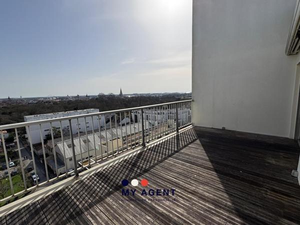 Dernier étage – vue sur toute la ville et océan