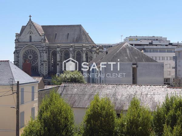 Vue remarquable d'un côté, plein soleil de l'autre