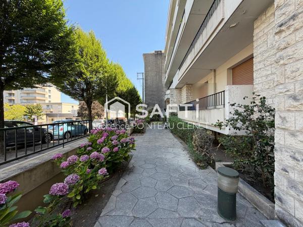 Vue remarquable d'un côté, plein soleil de l'autre