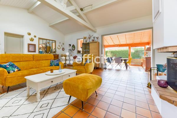 Maison
         6 pièces
        - 131 m² Exclusivité 390 000 € *