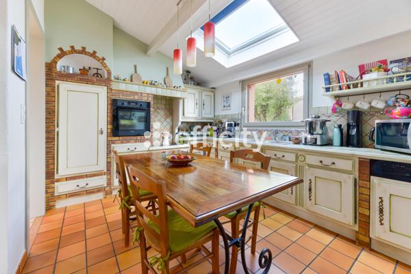 Maison
         6 pièces
        - 131 m² Exclusivité 390 000 € *