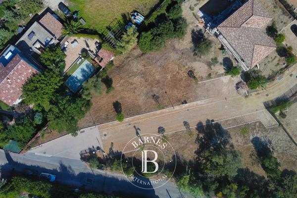 Hyères, Terrain constructible  797 m² à vendre