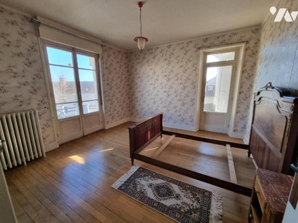 GRAY (70) MAISON D'ARCHITECTE DE 1935 SUR 871 M² DE TERRAIN