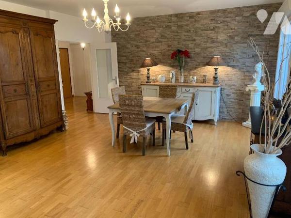 A proximité du Centre-Ville, dans une belle copropriété construite en 2002, venez découvrir cet...