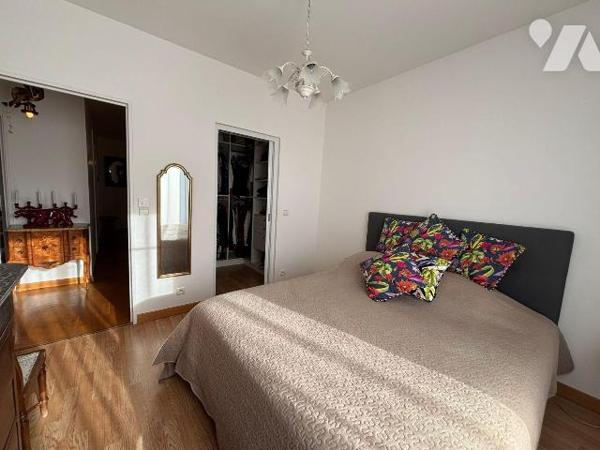 A proximité du Centre-Ville, dans une belle copropriété construite en 2002, venez découvrir cet...