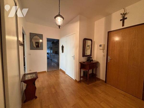 A proximité du Centre-Ville, dans une belle copropriété construite en 2002, venez découvrir cet...