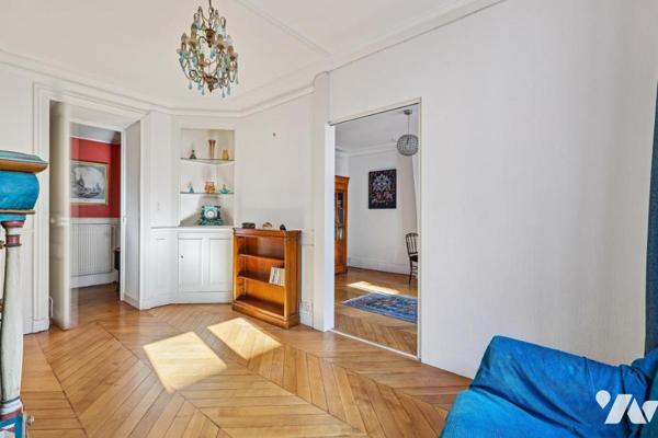 Paris XV – Rue de Vaugirard – 2/3 pièces traversant avec ascenseur