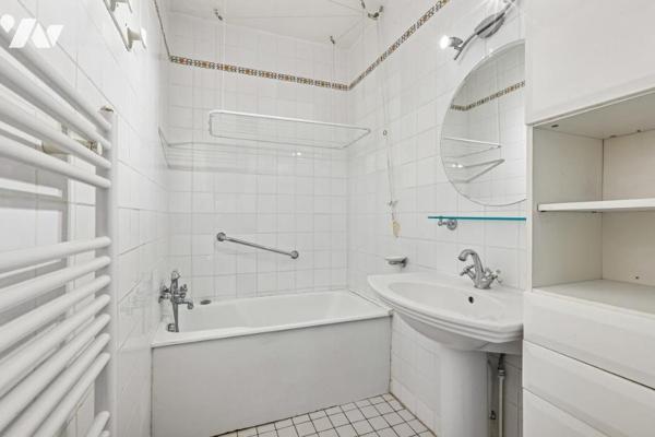 Paris XV – Rue de Vaugirard – 2/3 pièces traversant avec ascenseur