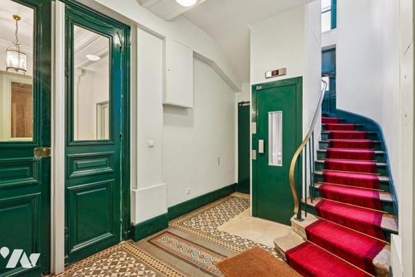 Paris XV – Rue de Vaugirard – 2/3 pièces traversant avec ascenseur