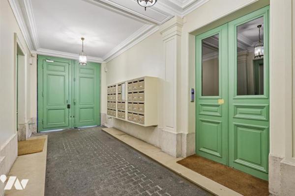 Paris XV – Rue de Vaugirard – 2/3 pièces traversant avec ascenseur