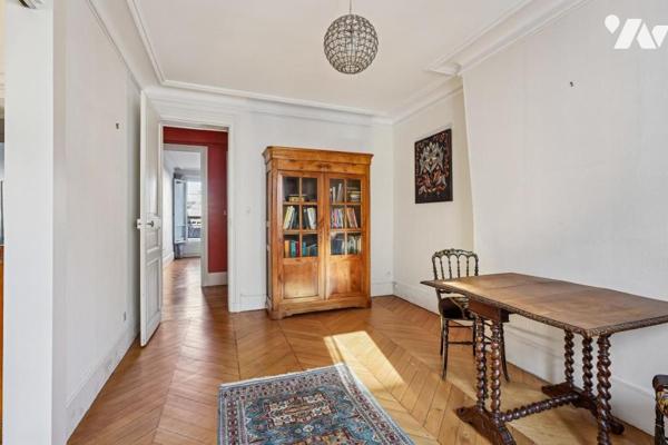 Paris XV – Rue de Vaugirard – 2/3 pièces traversant avec ascenseur