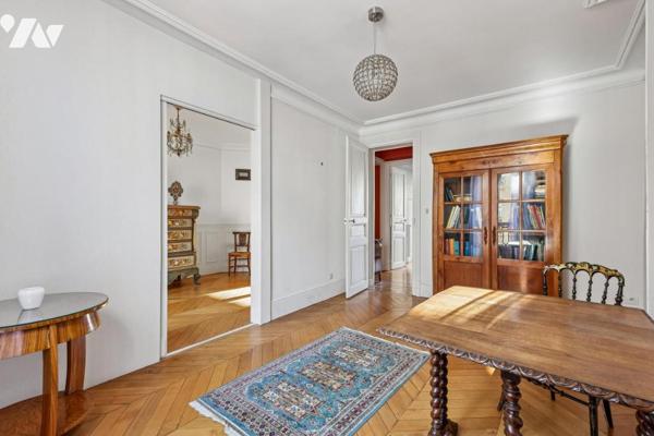 Paris XV – Rue de Vaugirard – 2/3 pièces traversant avec ascenseur