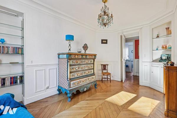 Paris XV – Rue de Vaugirard – 2/3 pièces traversant avec ascenseur