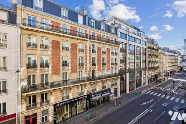 Paris XV – Rue de Vaugirard – 2/3 pièces traversant avec ascenseur