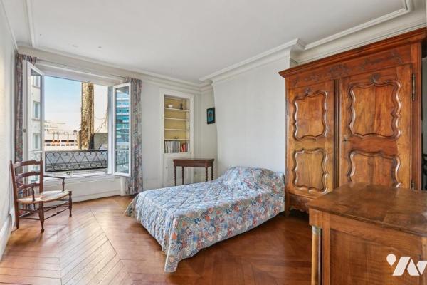 Paris XV – Rue de Vaugirard – 2/3 pièces traversant avec ascenseur