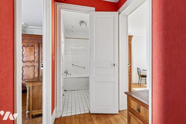 Paris XV – Rue de Vaugirard – 2/3 pièces traversant avec ascenseur