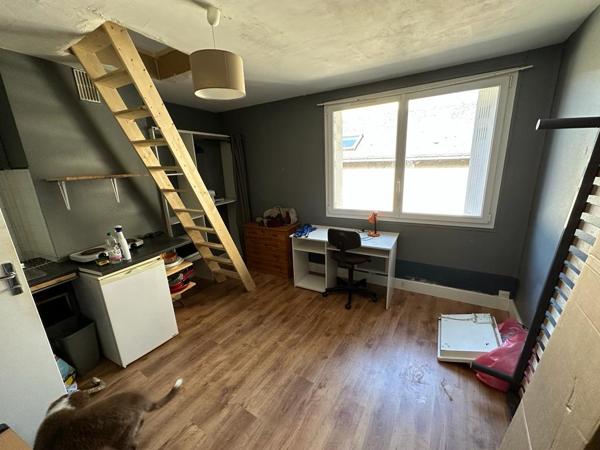 A vendre coeur de doutre, maison d'habitation composée de 4 chambres meublées louées en bail meublé d'un an avec possibilité d'avoir les chambres libres pour l'été 2026, emplacement idéal, arrêt de tramway à 1 minute à pieds.