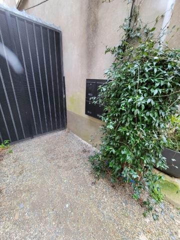 A vendre coeur de doutre, maison d'habitation composée de 4 chambres meublées louées en bail meublé d'un an avec possibilité d'avoir les chambres libres pour l'été 2026, emplacement idéal, arrêt de tramway à 1 minute à pieds.